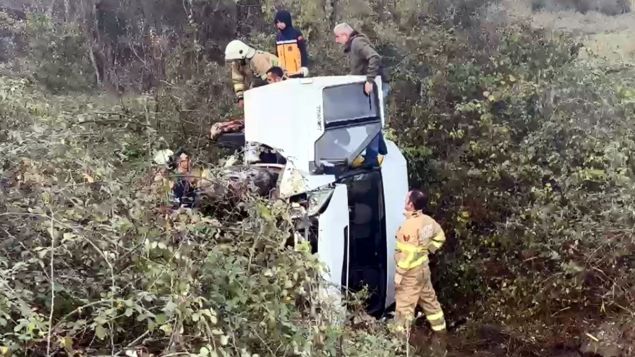 Bartın'da Yoldan Çıkan Araç Kanala Düştü: 1 Kişi Yaralandı