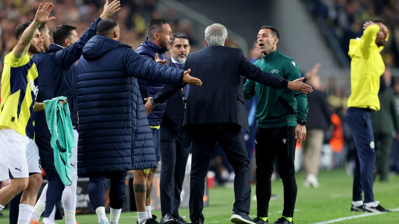 Mourinho, Manchester United Maçında Kırmızı Kart Gördü! Fenerbahçe Penaltı Bekledi - Sayfa 2