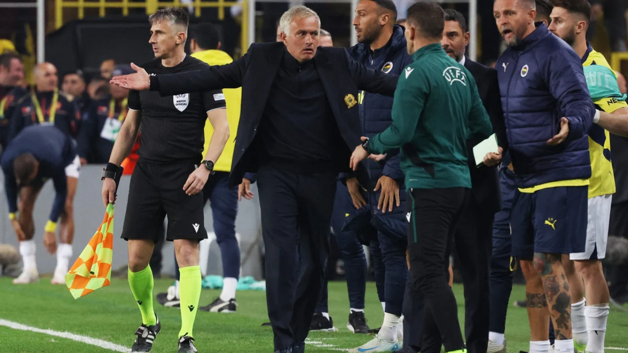 Mourinho, Manchester United Maçında Kırmızı Kart Gördü! Fenerbahçe Penaltı Bekledi - Sayfa 4