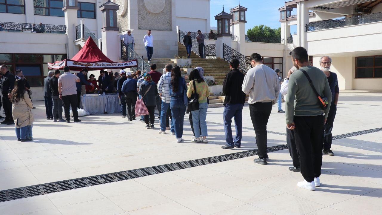 AK Parti Denizli Teşkilatı, TUSAŞ şehitleri için lokma hayrı yaptı - Sayfa 1