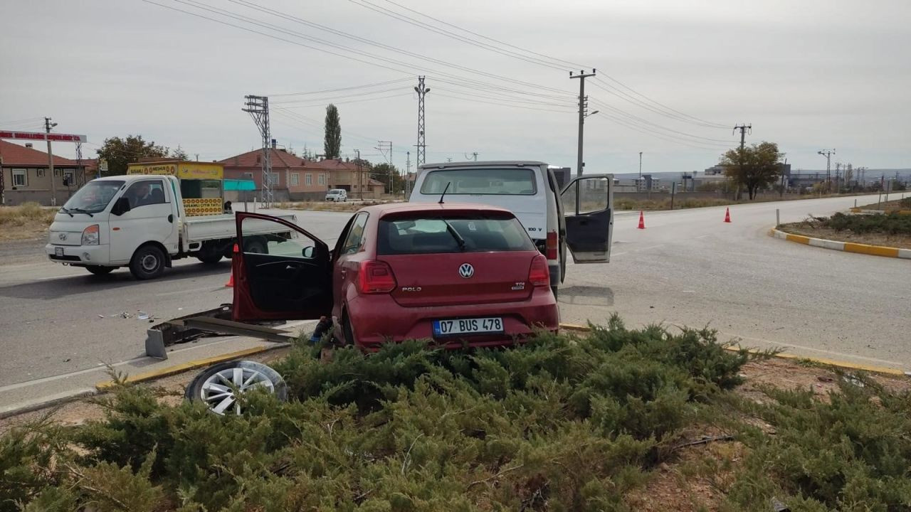 Otomobil ile Minibüs Çarpıştı: 2 Yaralı - Sayfa 1