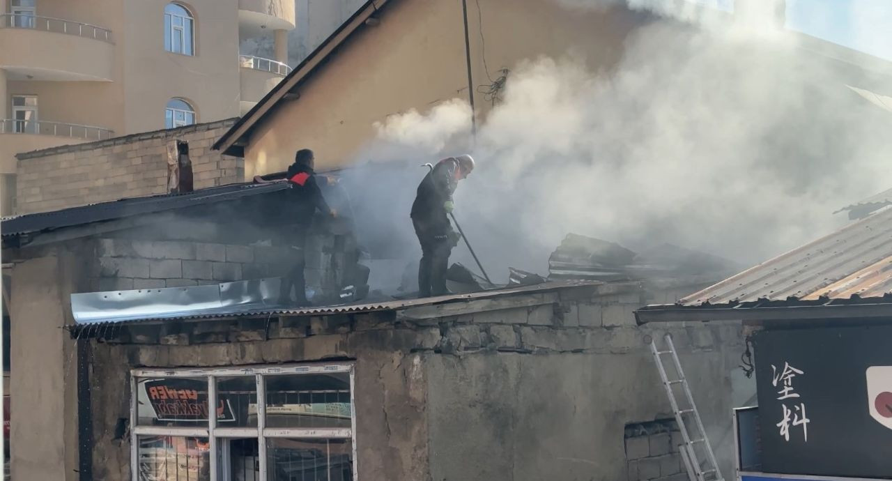 Hakkari'de bir iş yerinde yangın çıktı - Sayfa 5