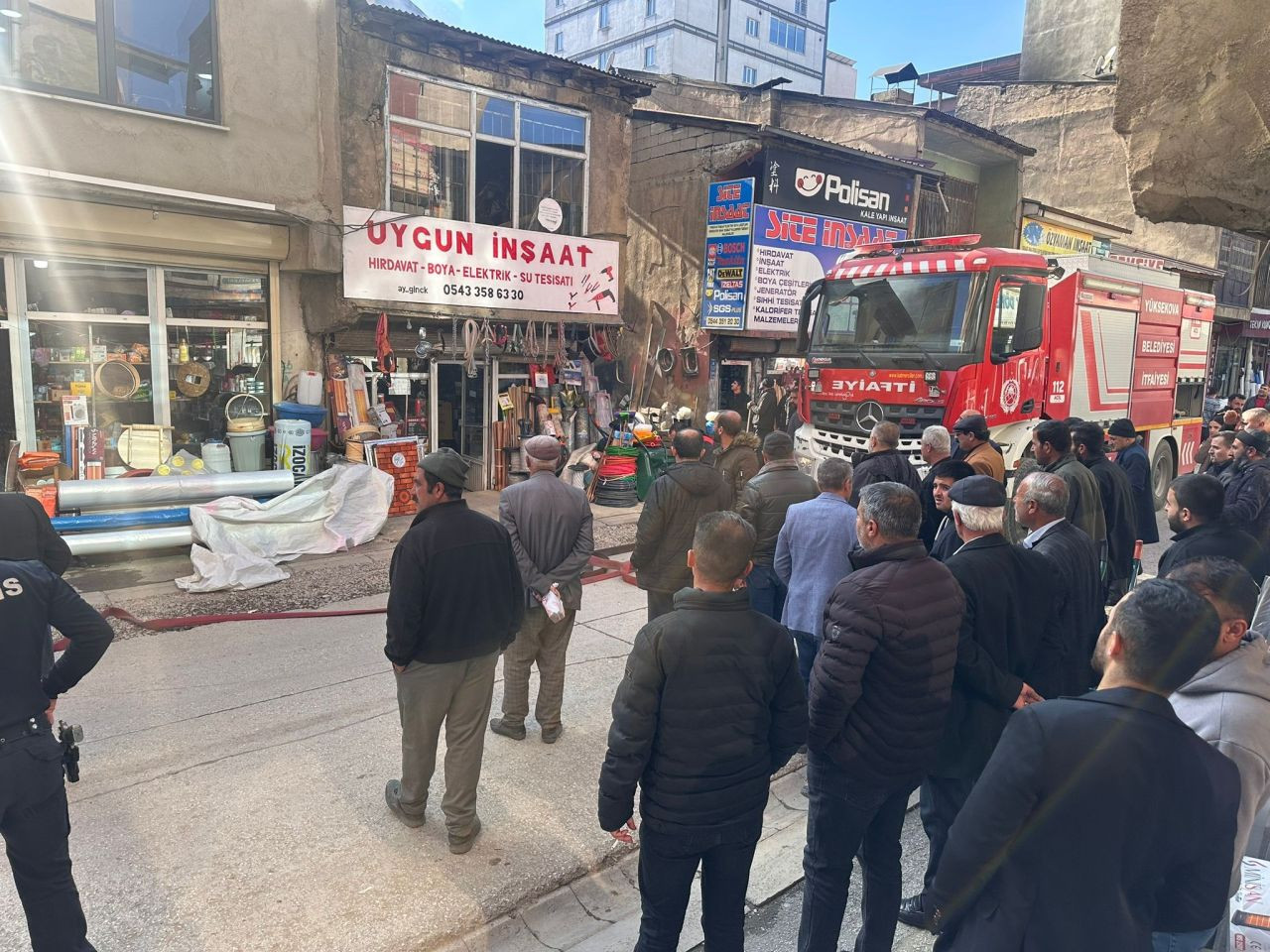 Hakkari'de bir iş yerinde yangın çıktı - Sayfa 4