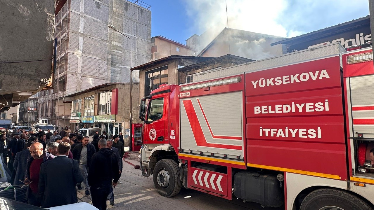 Hakkari'de bir iş yerinde yangın çıktı