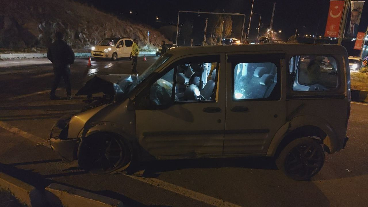 Van'da İki Feci Trafik Kazası: 1 Ölü, 5 Yaralı - Sayfa 2