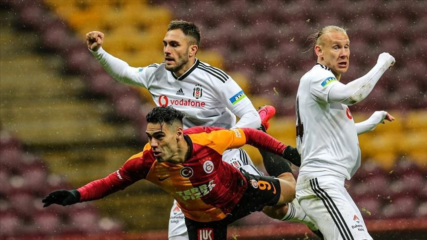 Giovanni van Bronckhorst, ligde Galatasaray’a karşı ilk peşinde! - Sayfa 1