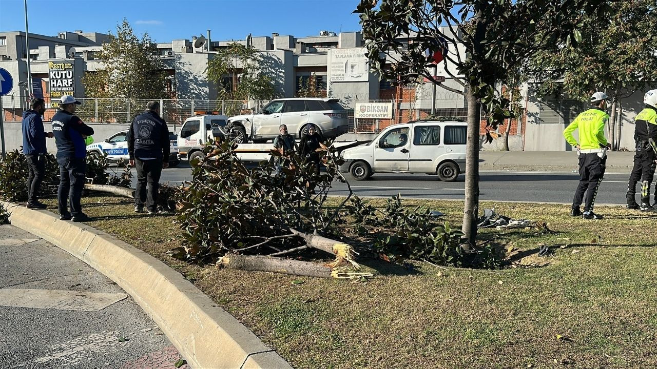 Başakşehir'de kaza: 2 araç çarpıştı, biri takla atarak yan döndü - Sayfa 1