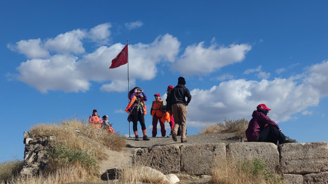 Cumhuriyet'in 101. yılını kutlamak için yola çıkan 101 kadın, Van'ın tarihi turistik yerlerini gezdi - Sayfa 12