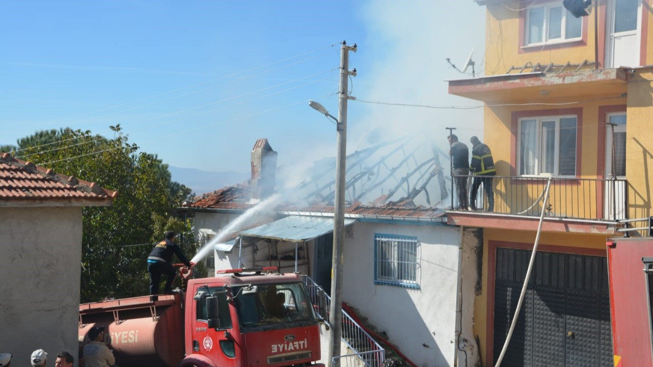 85 yaşındaki adam evinde çıkan yangında ölümden döndü