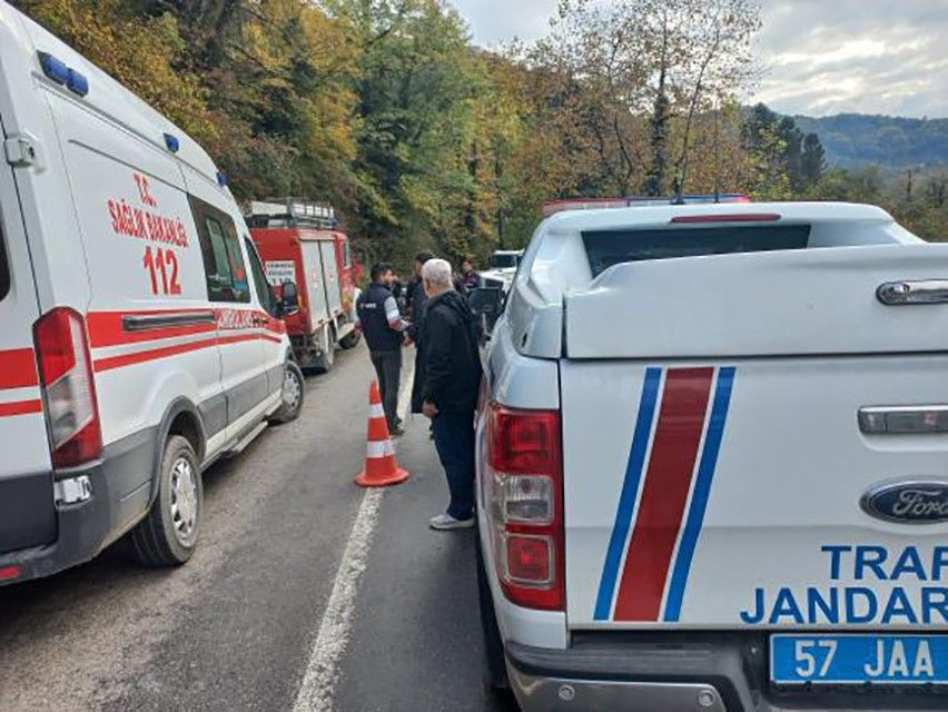 Kaza yapan Fiat Tofaş kağıt gibi dağıldı: 3 yaralı - Sayfa 2