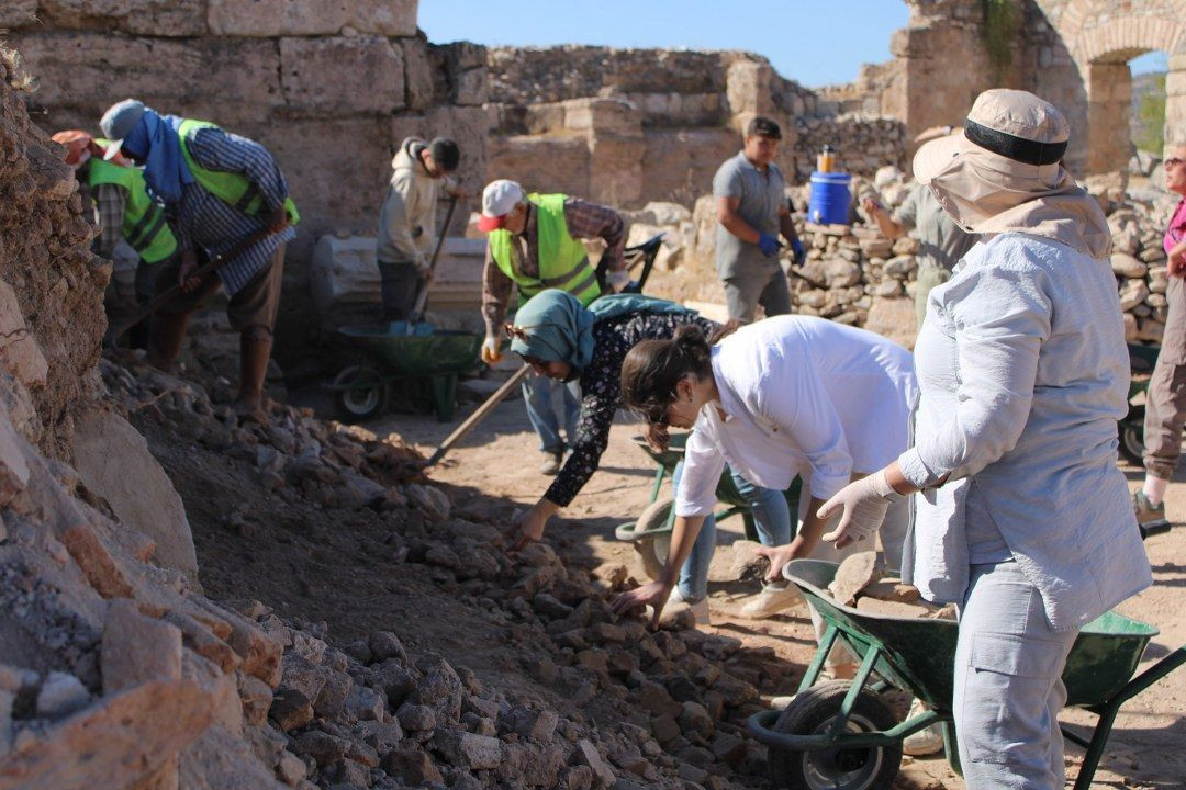 3 bin yıllık tarihi kentteki tiyatro ve stadyum gün yüzüne çıkmayı bekliyor - Sayfa 7