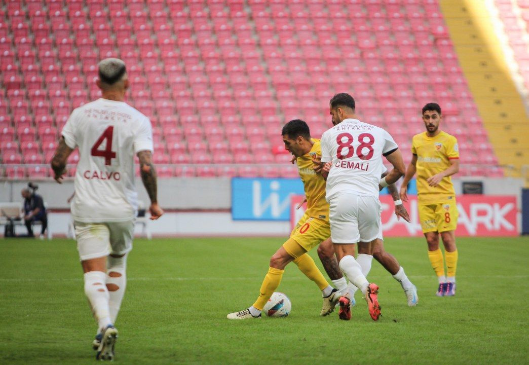 Trendyol Süper Lig: Hatayspor: 0 - Kayserispor: 0 (İlk yarı) - Sayfa 8