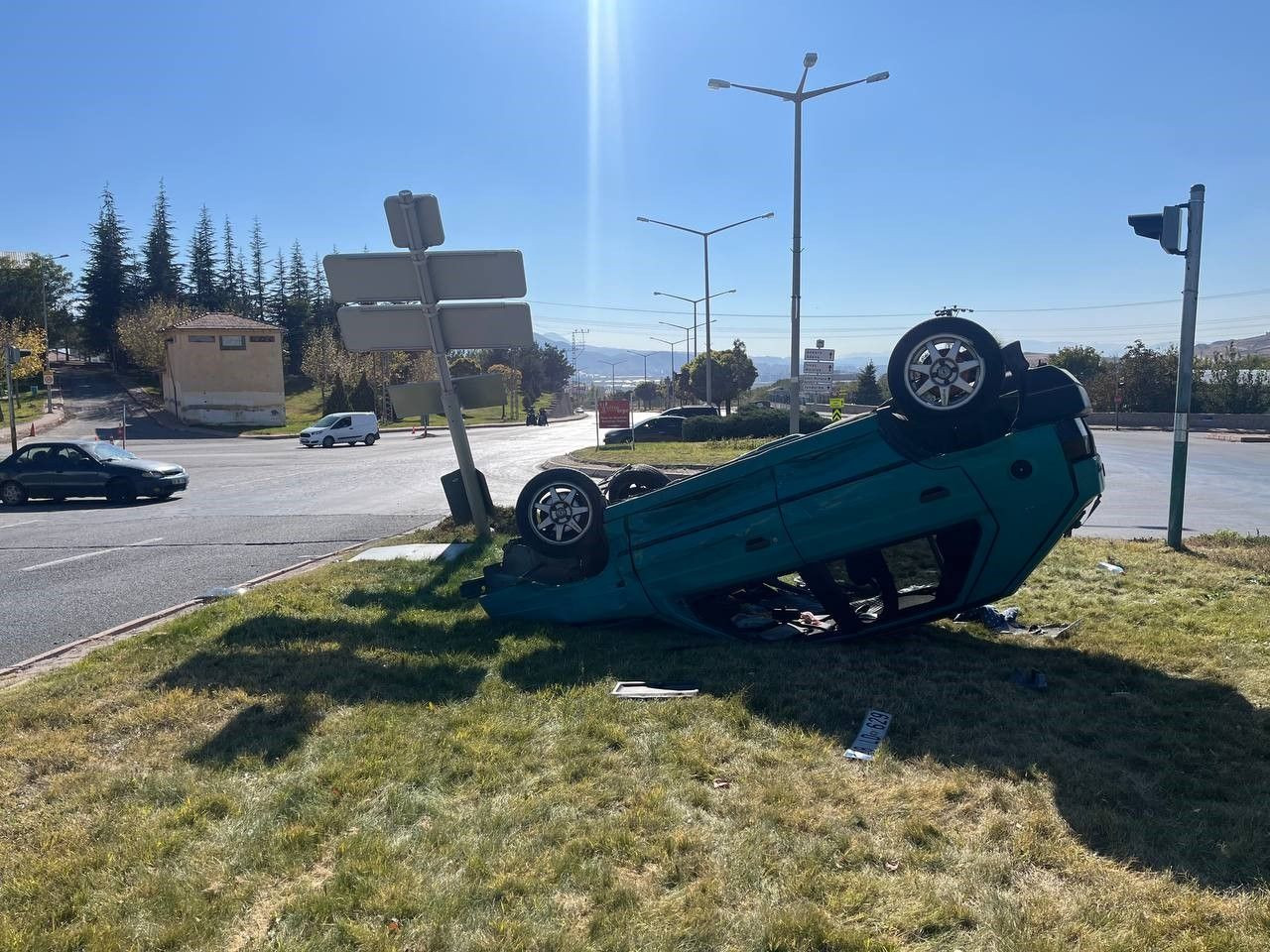 Tırla çarpışan otomobil takla attı: 1’i ağır 4 yaralı - Sayfa 3