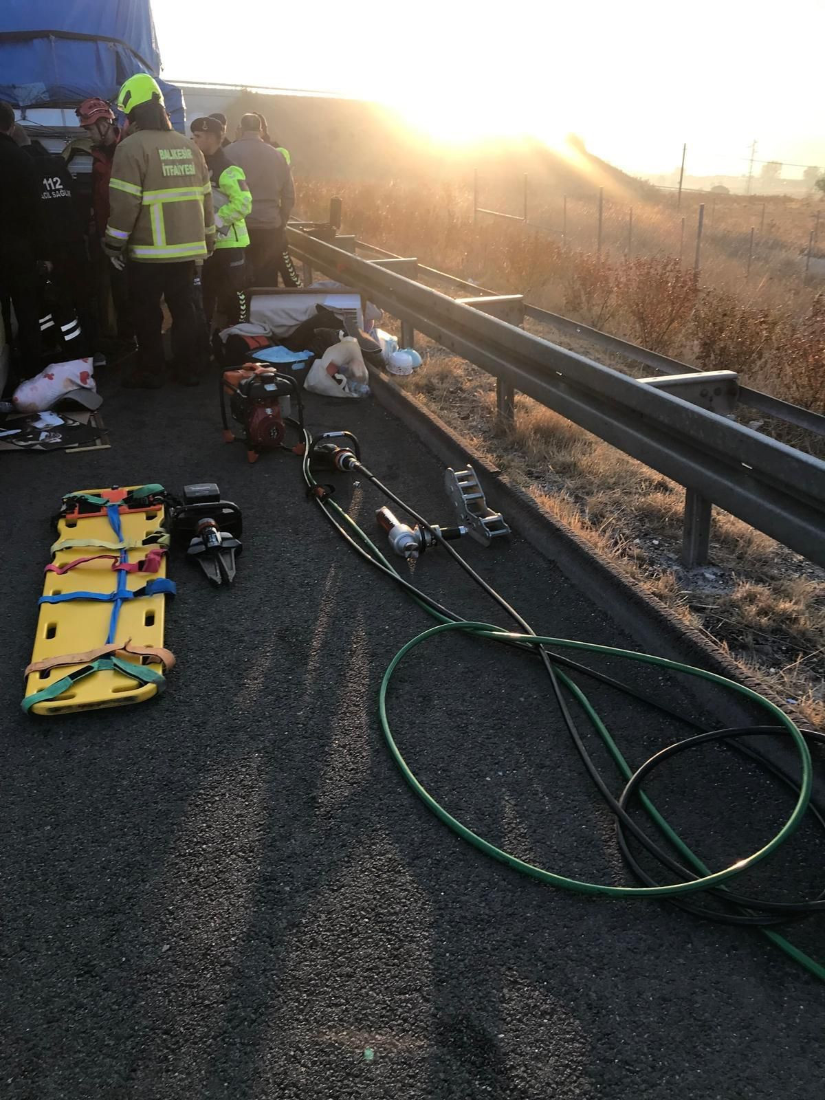 Balıkesir'de otoyolda trafik kazası: 3 yaralı - Sayfa 1