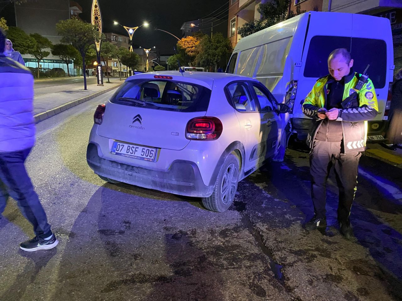 Kocaeli’de Alkollü Sürücü Minibüse Çarptı: 3 Kişi Yaralandı - Sayfa 4