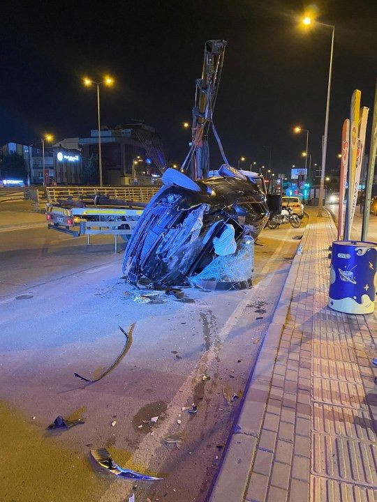 Komşuda otomobil takla attı! 3 kişi ağır yaralandı - Sayfa 2