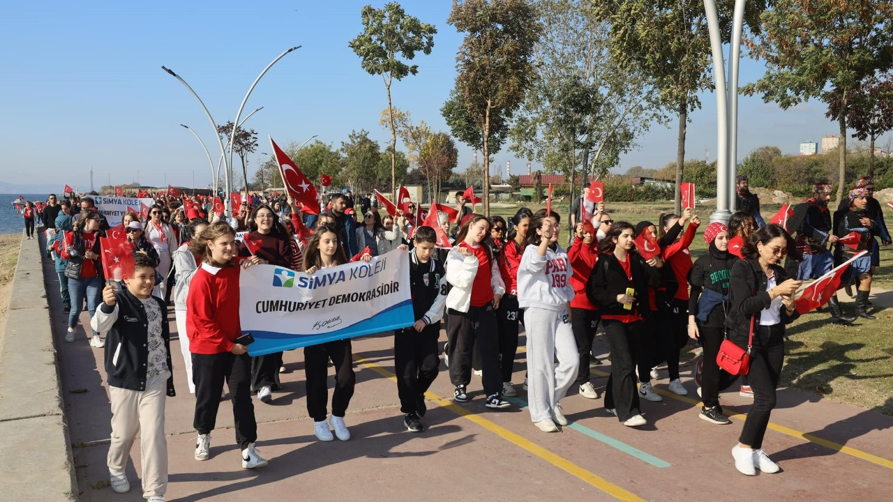 "Körfez'de Cumhuriyet İçin Coşkulu Yürüyüş!"