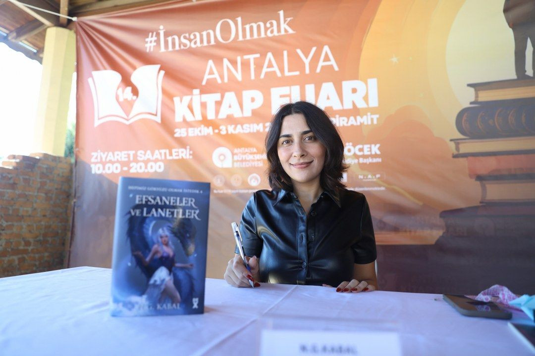 Antalya Kitap Fuarı ziyaretçi akınına uğruyor - Sayfa 13