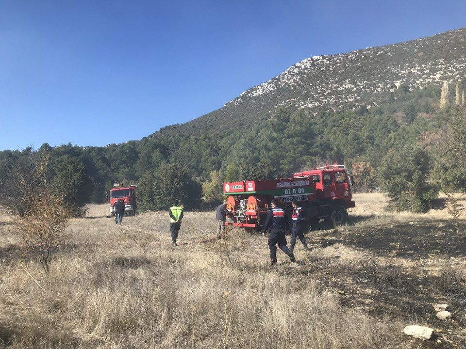 Antalya'da tarım arazisinde yangın - Sayfa 1