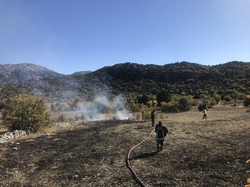 Antalya'da tarım arazisinde yangın - Sayfa 6