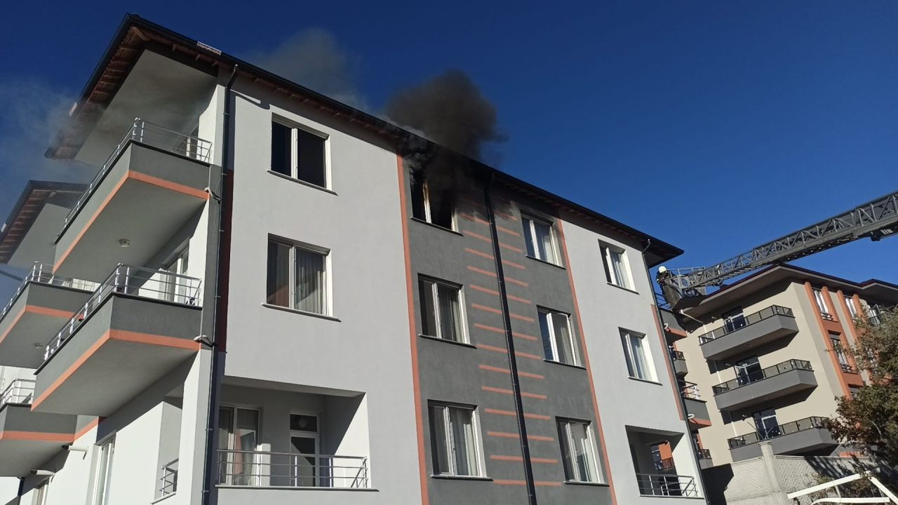 Konya'da apartmanda yangın paniği - Sayfa 4