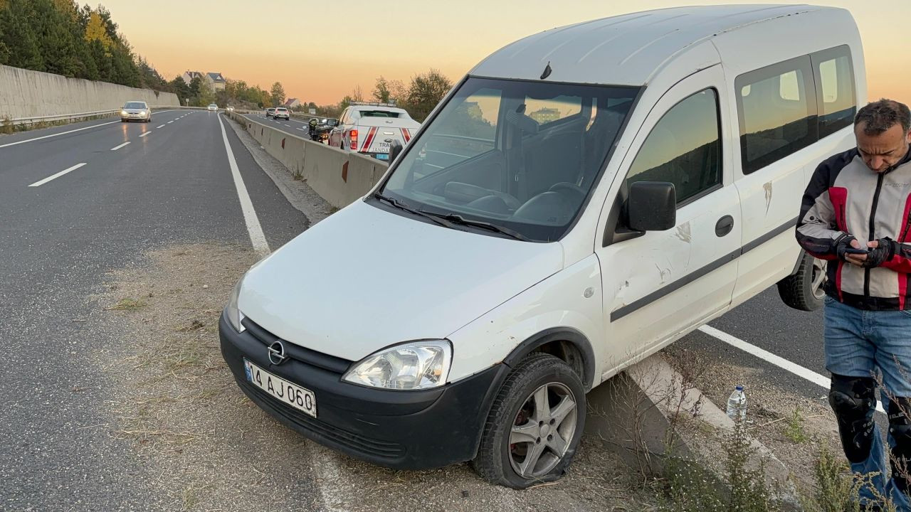 Bolu'da Hafif Ticari Araç Beton Bariyerlerde Asılı Kaldı: 1 Yaralı - Sayfa 3