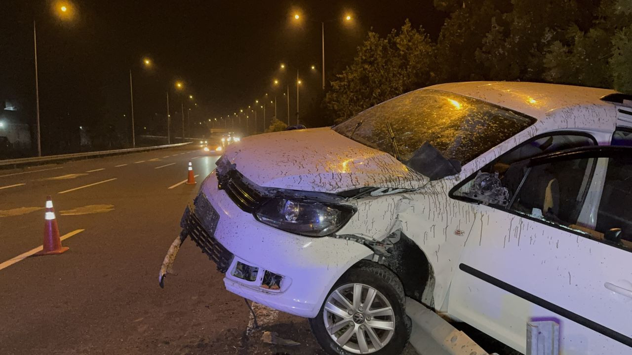 Düzce'de Korkutan Kaza: Araç Refüjde Asılı Kaldı, 2 Yaralı - Sayfa 7