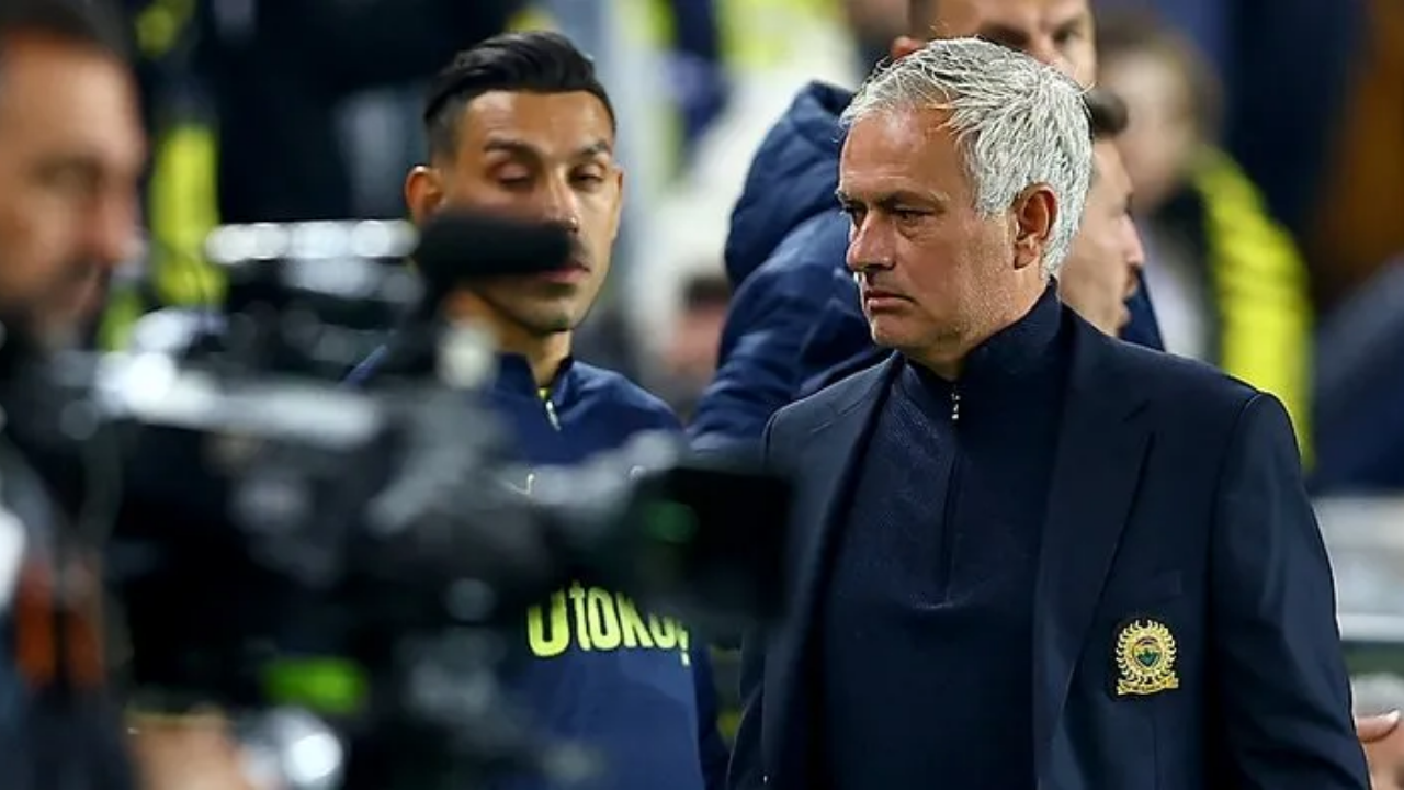 Mourinho'dan Fenerbahçe'ye Galibiyet Hedefli Motivasyon Konuşması!