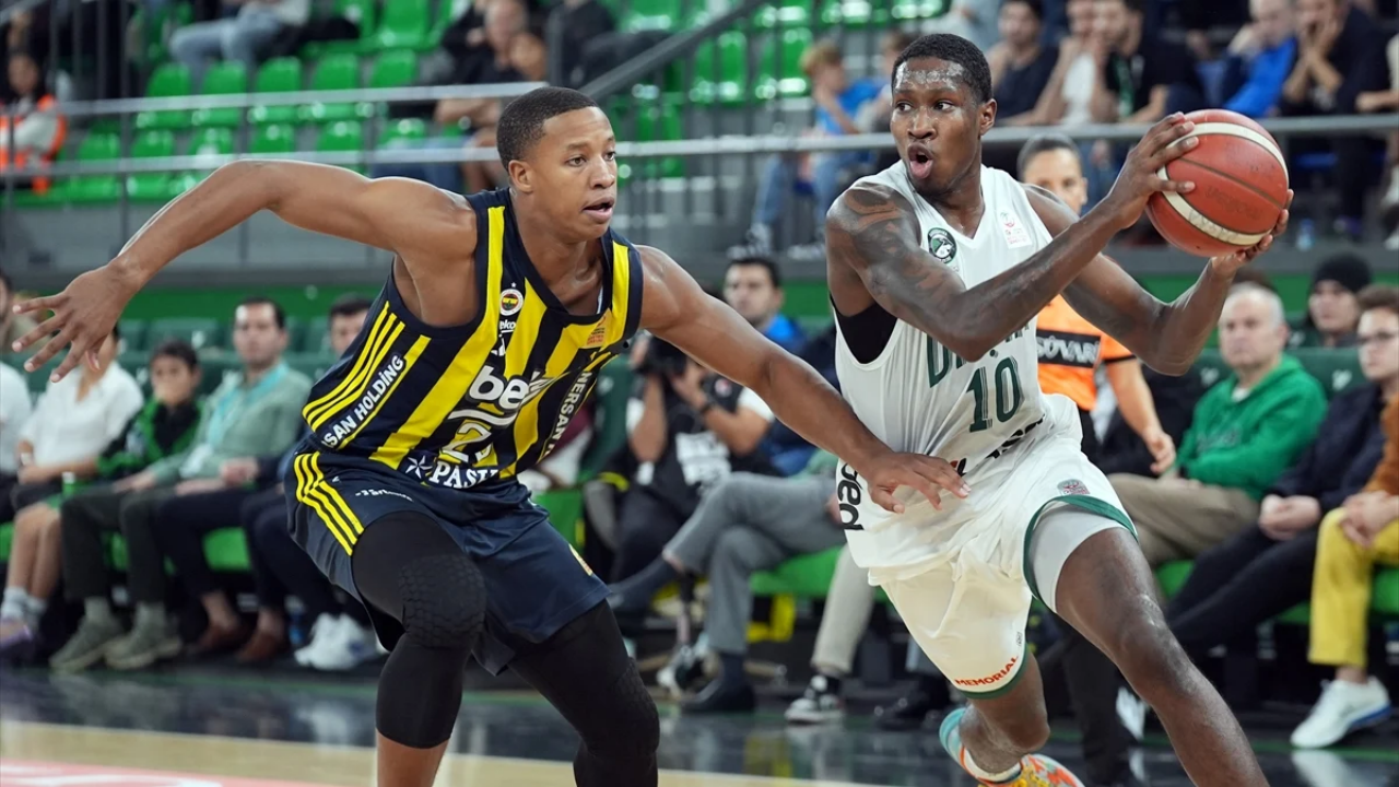 Fenerbahçe, Darüşşafaka Deplasmanında Kazandı