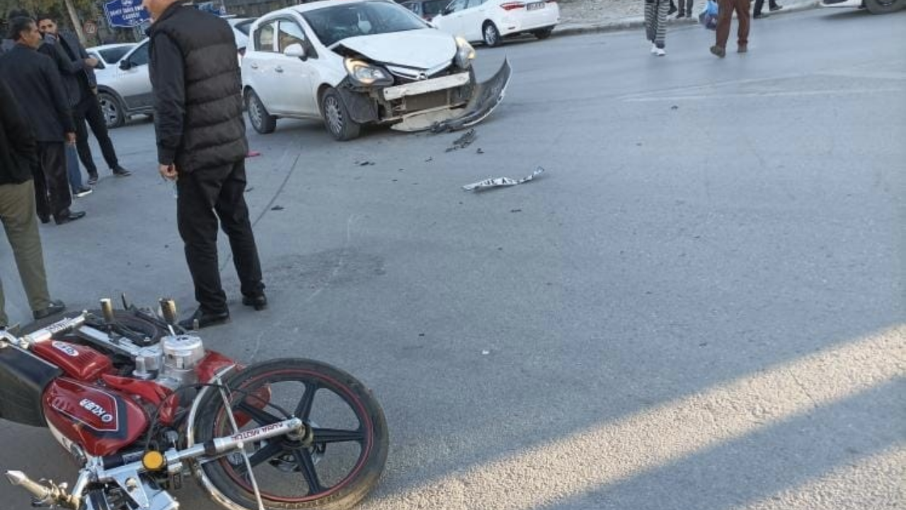 Elazığ'da Trafik Kazası: 2 Yaralı