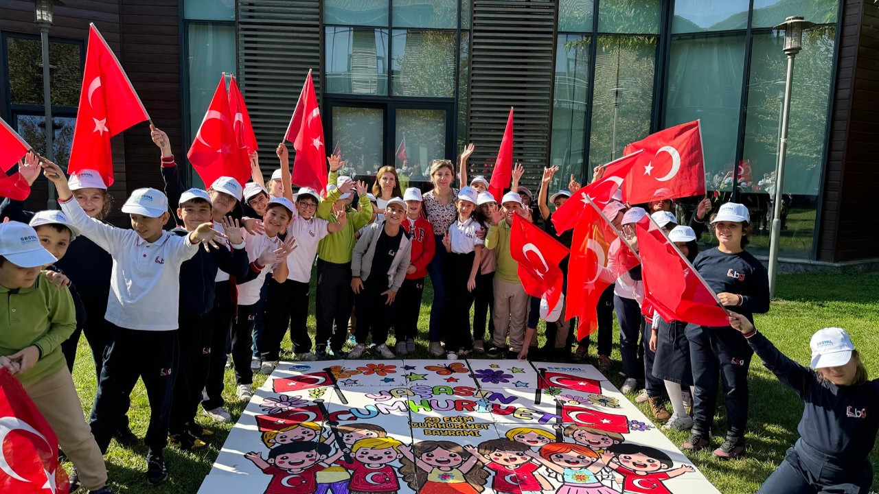 Büyükşehir SGM’de Cumhuriyet Coşkusu: Dev Cumhuriyet Yapbozu ve Türk Bayrakları ile Kutlama