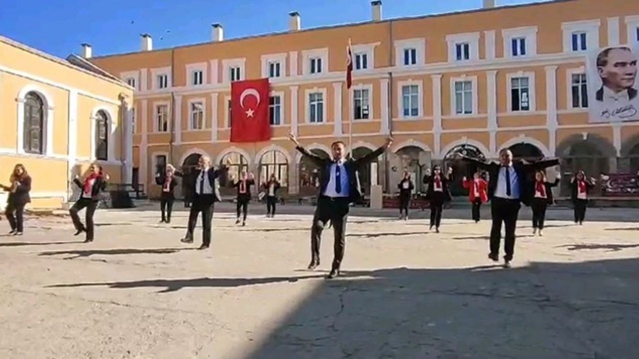 Edirne'de öğretmenler zeybek oynadı