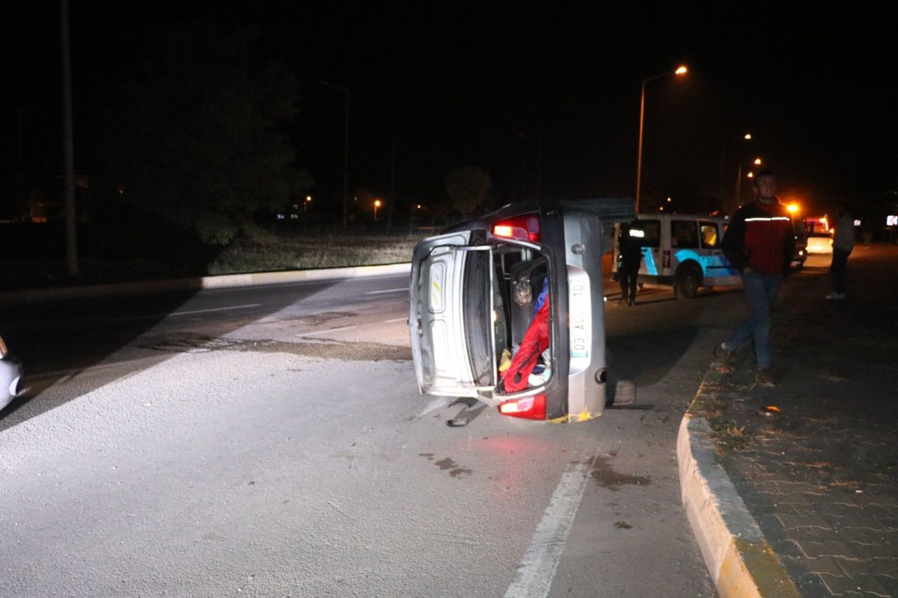 Refüje çarpıp takla atan araçta aynı aileden 5 kişi yaralandı - Sayfa 1