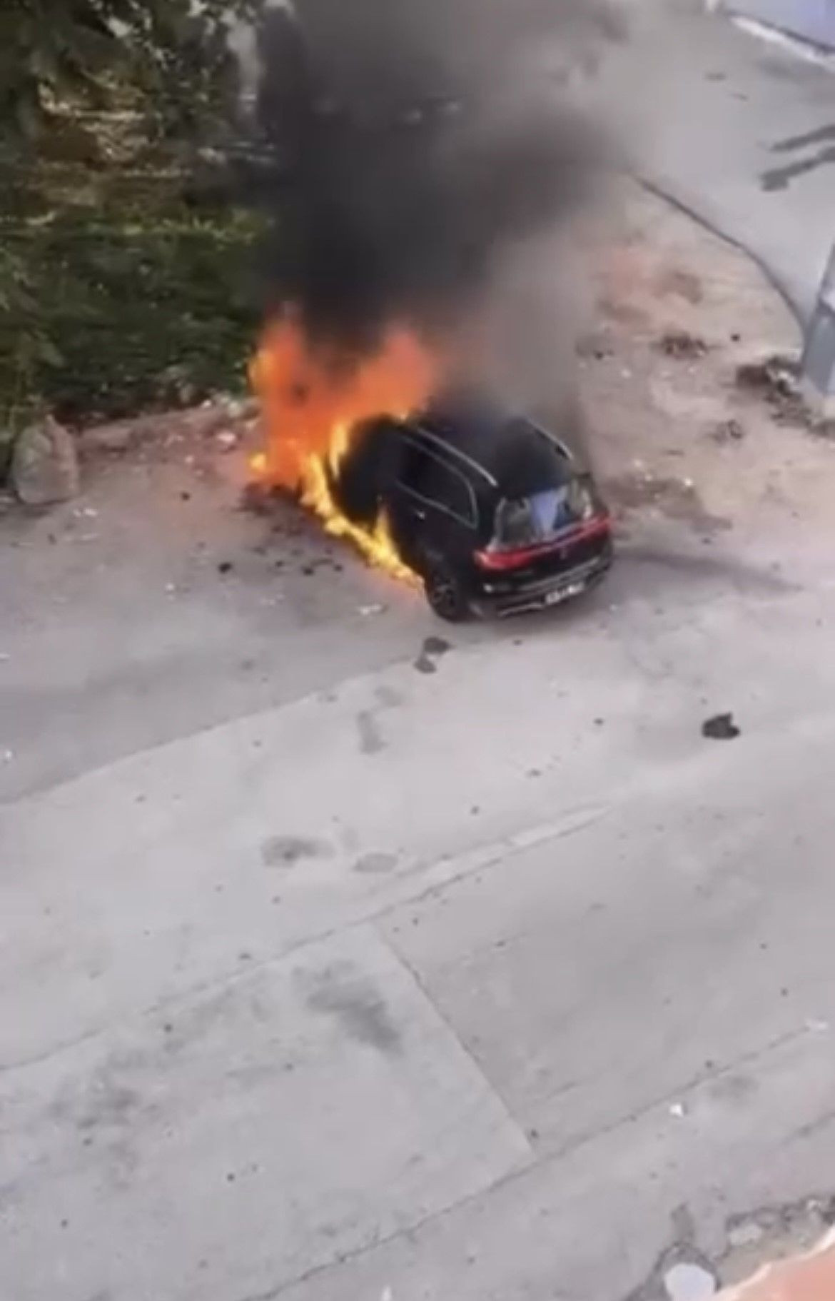 Mercedes Elektrikli Cip Park Halinde Alev Topuna Döndü! - Sayfa 1