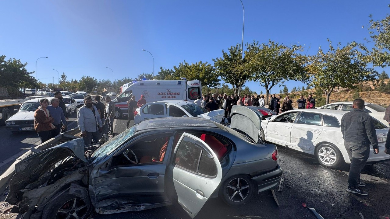 Şanlıurfa’da Zincirleme Trafik Kazası: 5 Yaralı