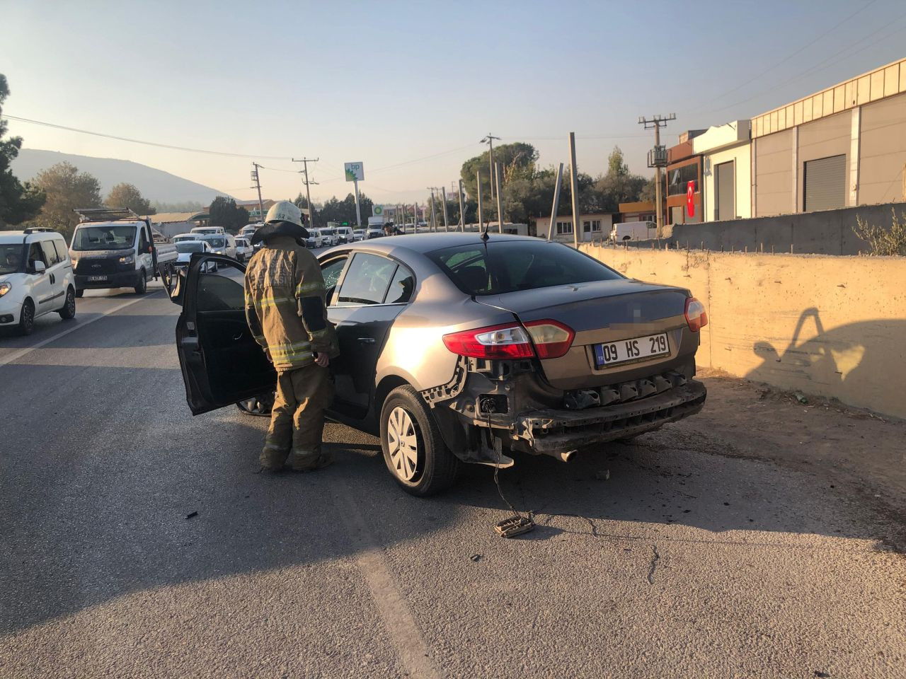 İzmir'de Servis Minibüsüyle Otomobil Kafa Kafa Çarpıştı: 1 Yaralı - Sayfa 3