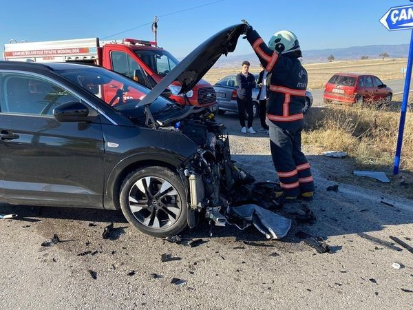 Çankırı'da İki Otomobil Çarpıştı: 9 Yaralı - Sayfa 1