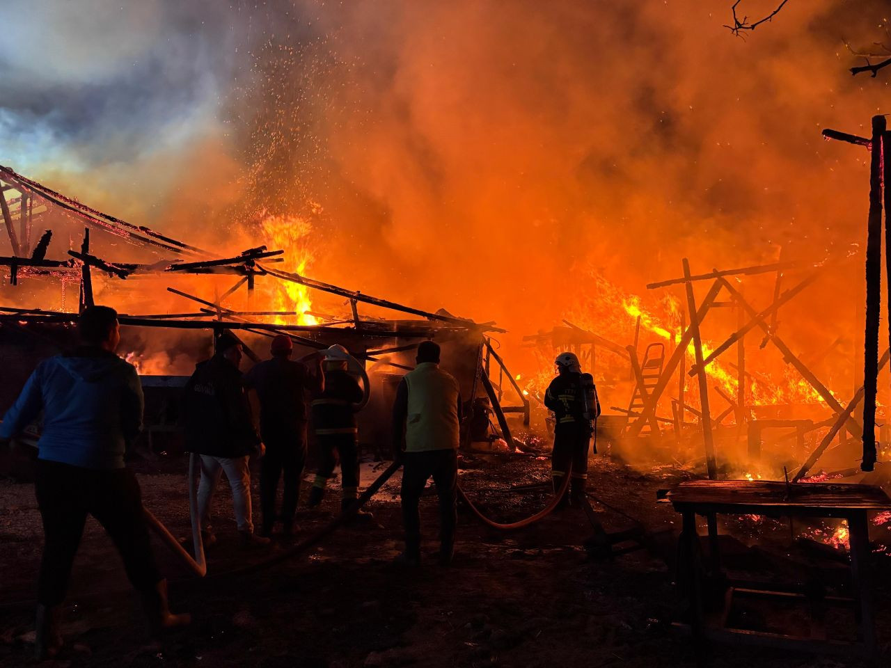 Bolu’da Korkutan Yangın: Ev ve Depolar Kül Oldu - Sayfa 4