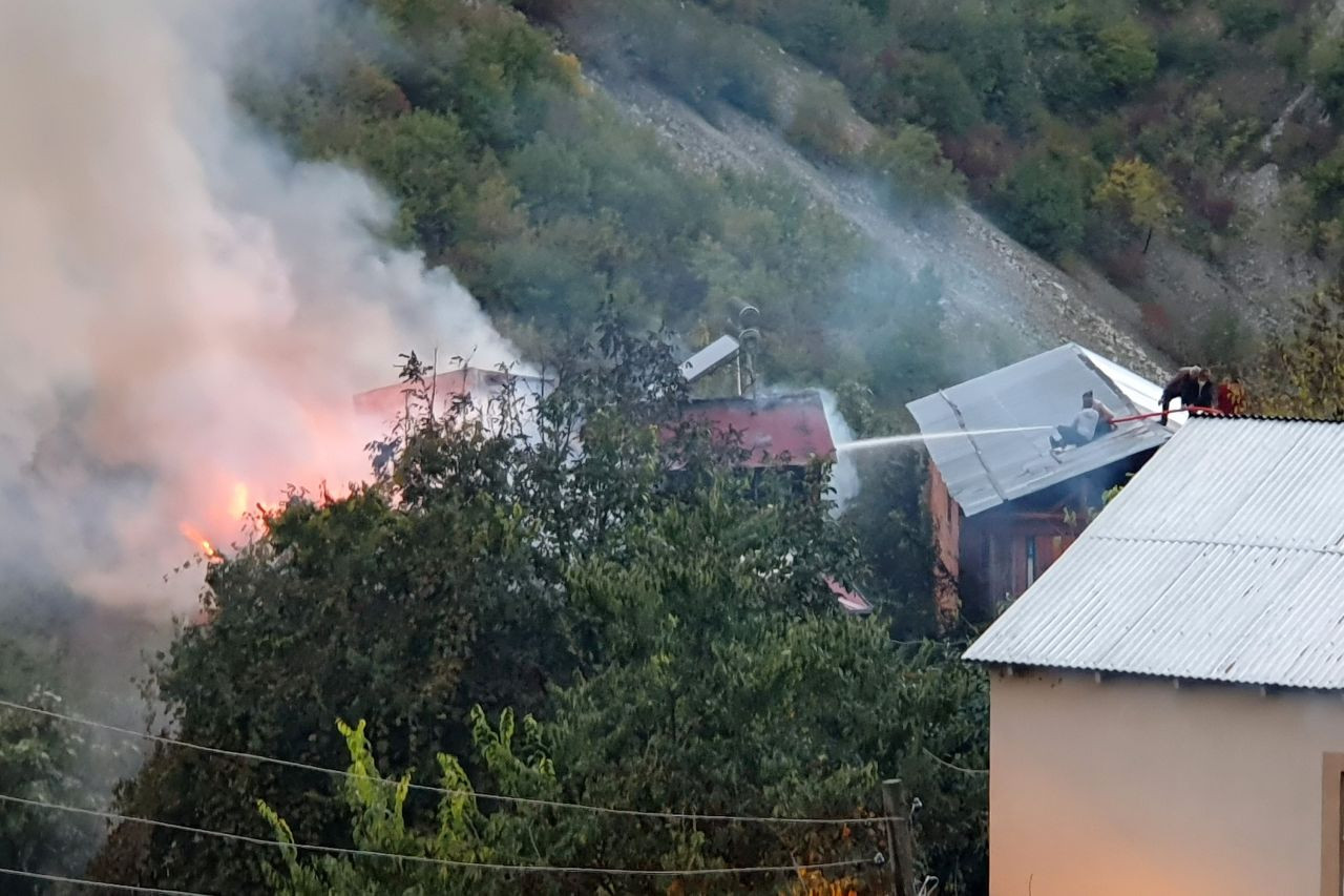 Gümüşhane'de Bacadan Çıkan Yangında Bina Hasar Gördü - Sayfa 5