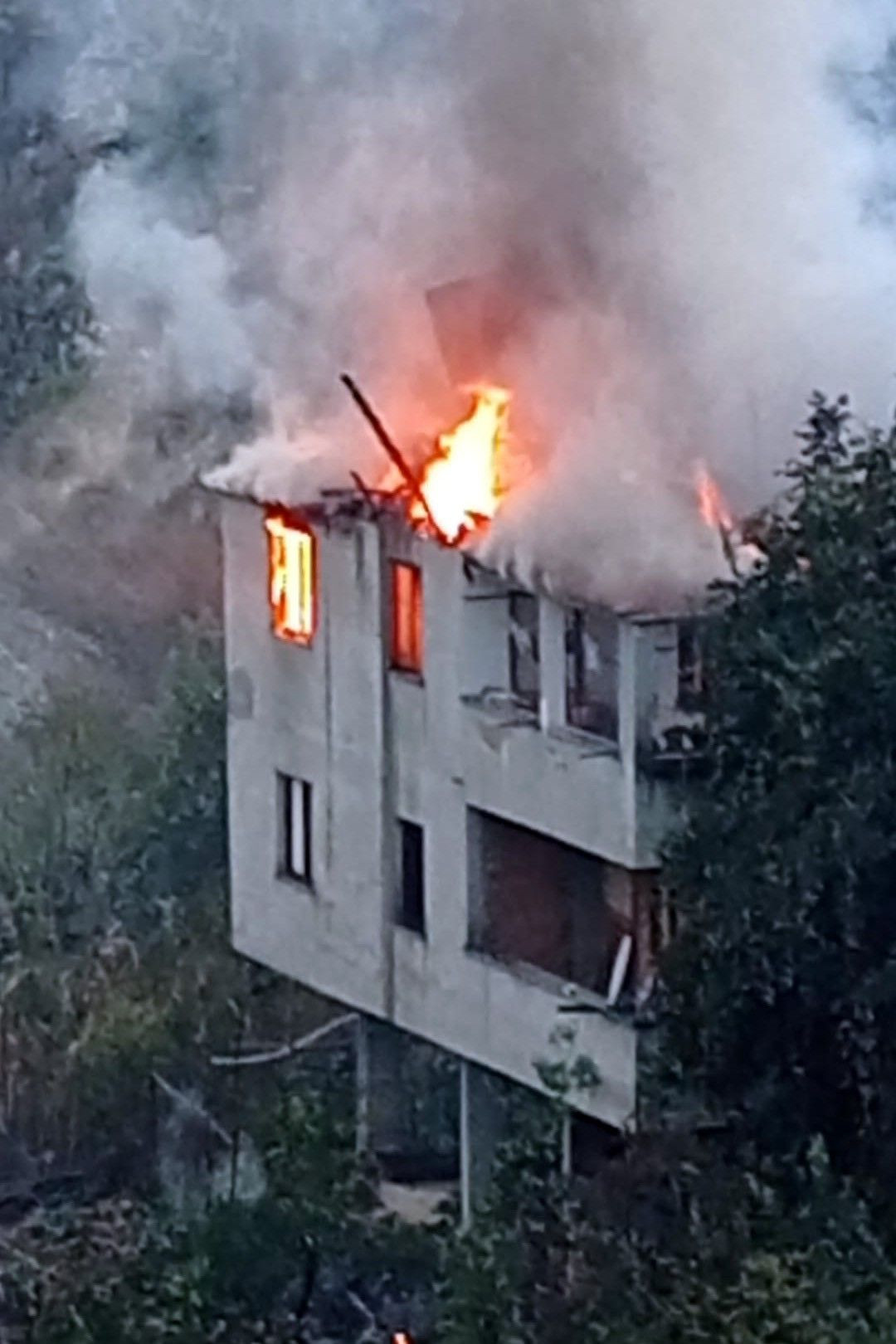 Gümüşhane'de Bacadan Çıkan Yangında Bina Hasar Gördü - Sayfa 2