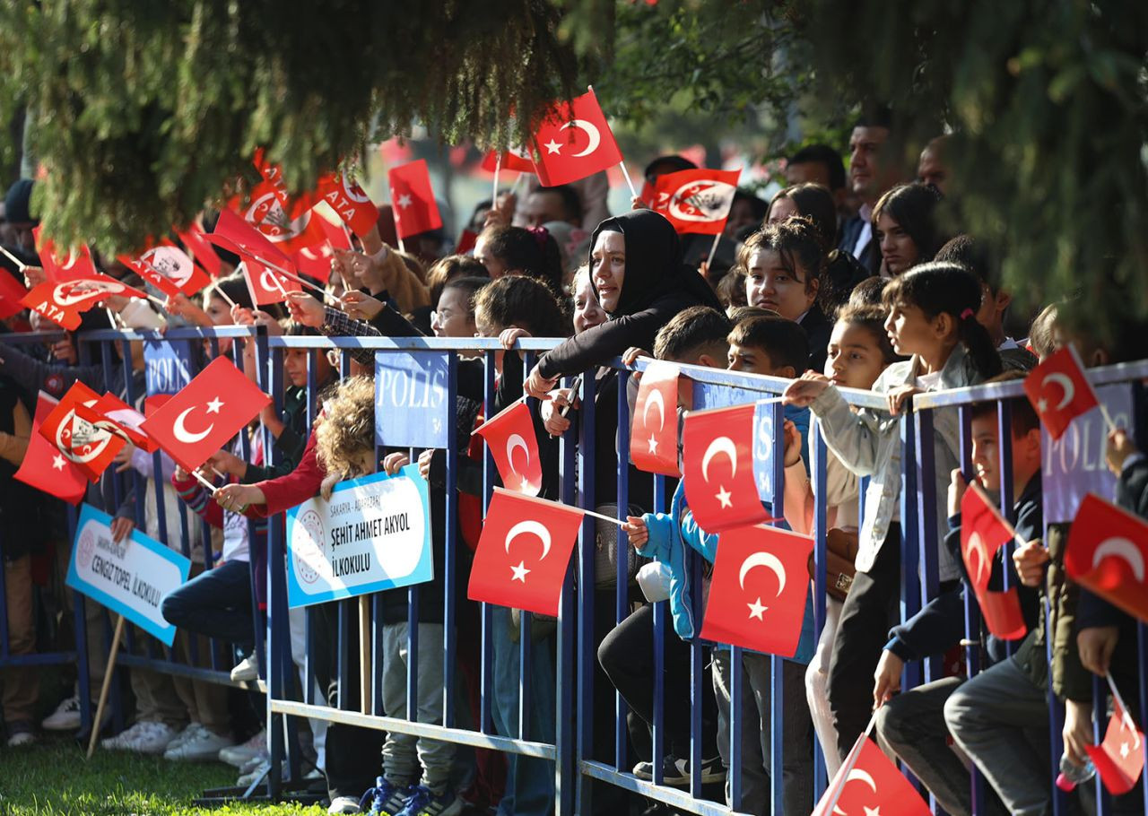 Başkan Alemdar Bulvara Sığmayan Bayram Coşkusuna Ortak Oldu: “İlelebet Nice Yüzyıllara…” - Sayfa 17