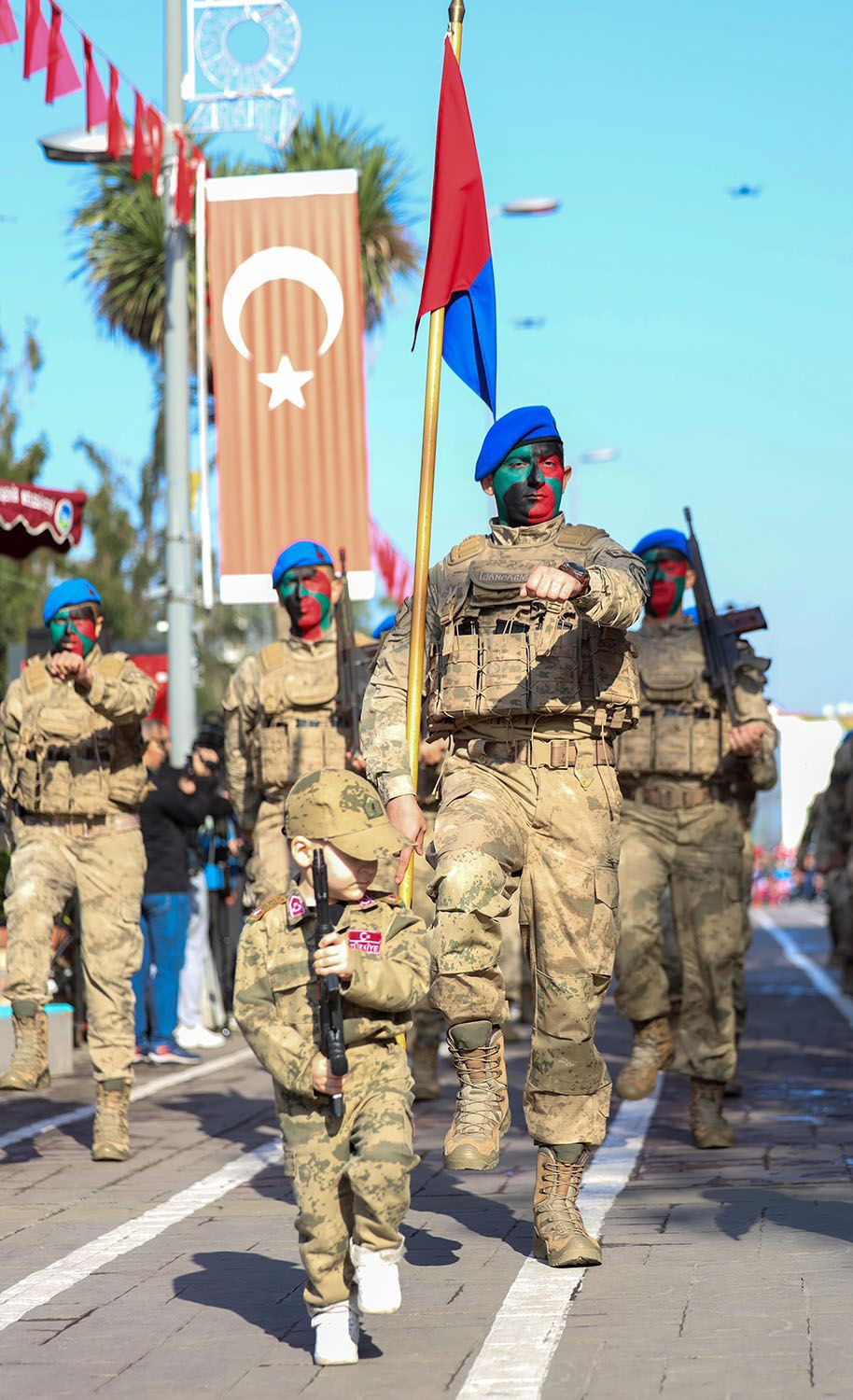 Başkan Alemdar Bulvara Sığmayan Bayram Coşkusuna Ortak Oldu: “İlelebet Nice Yüzyıllara…” - Sayfa 23