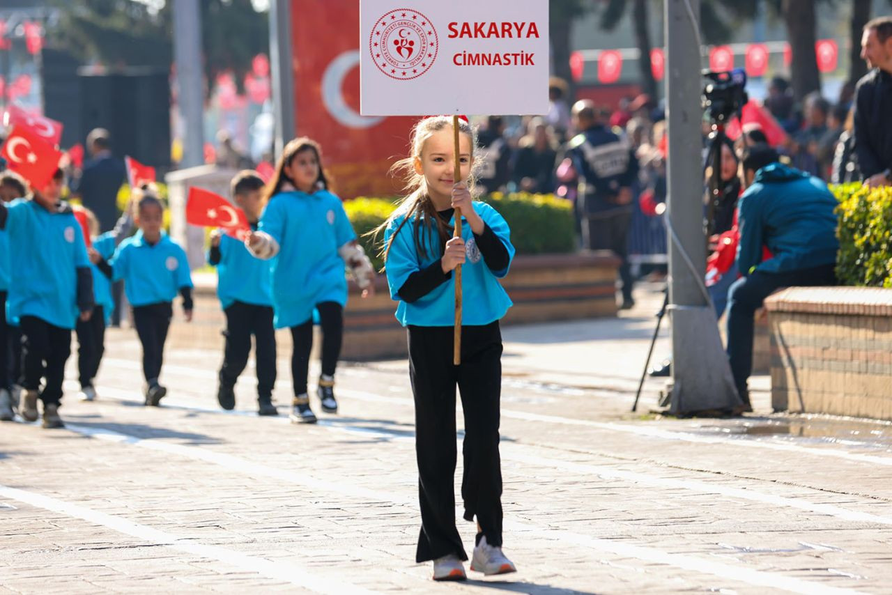 Başkan Alemdar Bulvara Sığmayan Bayram Coşkusuna Ortak Oldu: “İlelebet Nice Yüzyıllara…” - Sayfa 19