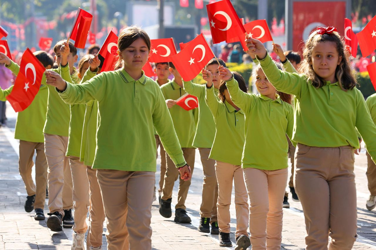 Başkan Alemdar Bulvara Sığmayan Bayram Coşkusuna Ortak Oldu: “İlelebet Nice Yüzyıllara…” - Sayfa 18