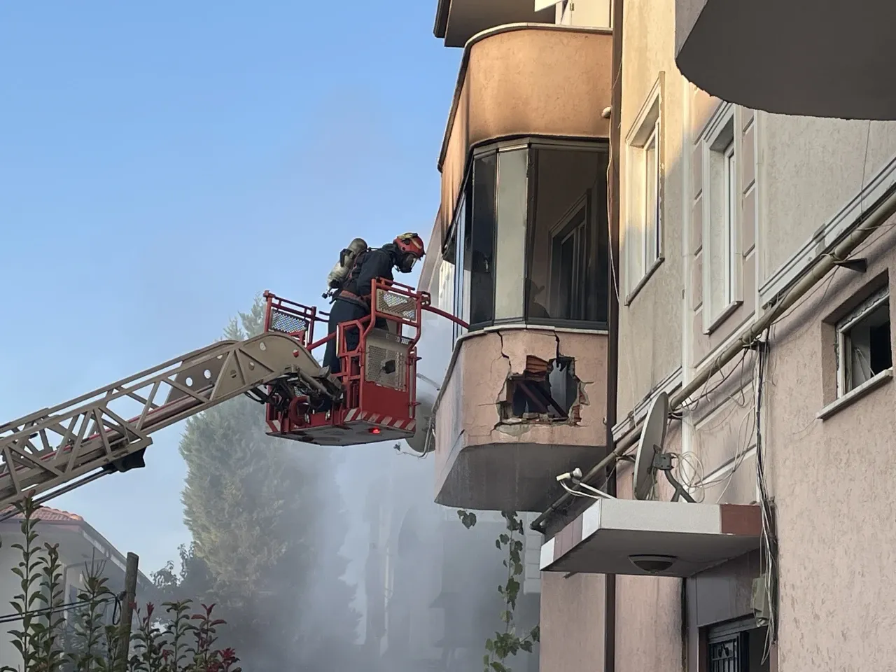 Piknik Tüpü Bomba Gibi Patladı Çıkan Yangında Ev Hasar Gördü - Sayfa 2