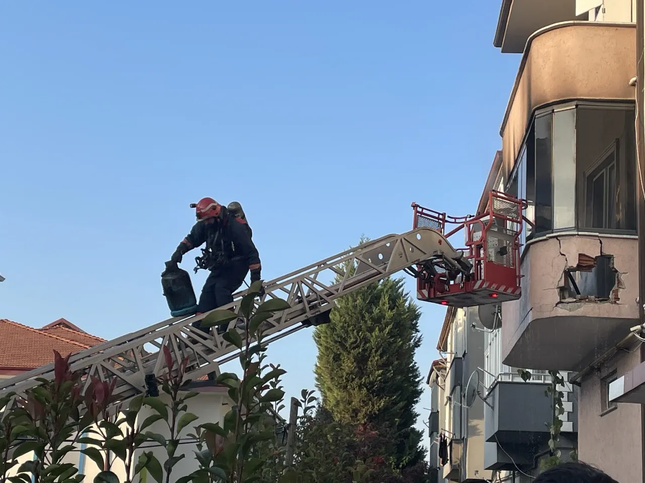 Piknik Tüpü Bomba Gibi Patladı Çıkan Yangında Ev Hasar Gördü - Sayfa 7