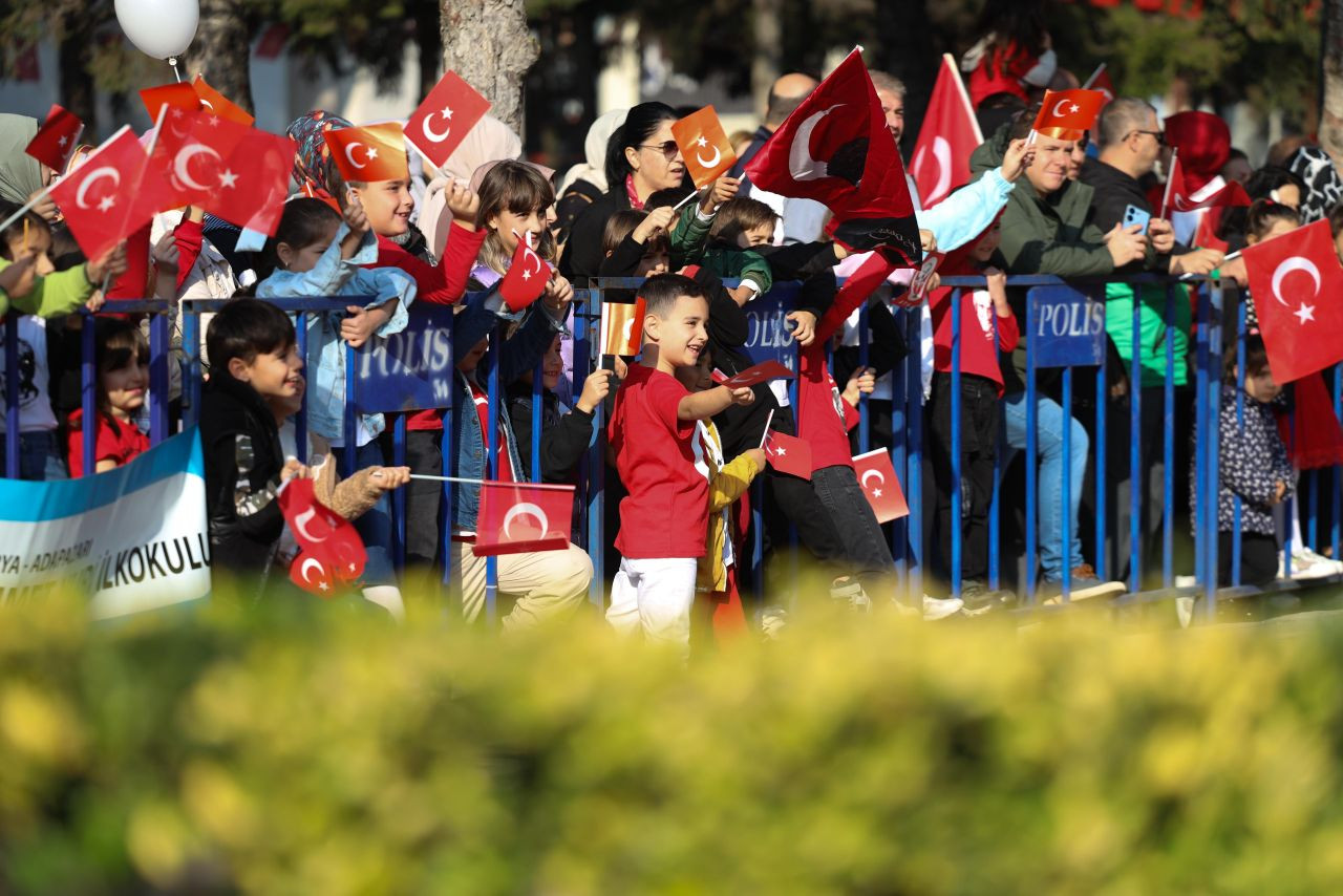 Başkan Alemdar Bulvara Sığmayan Bayram Coşkusuna Ortak Oldu: “İlelebet Nice Yüzyıllara…” - Sayfa 6