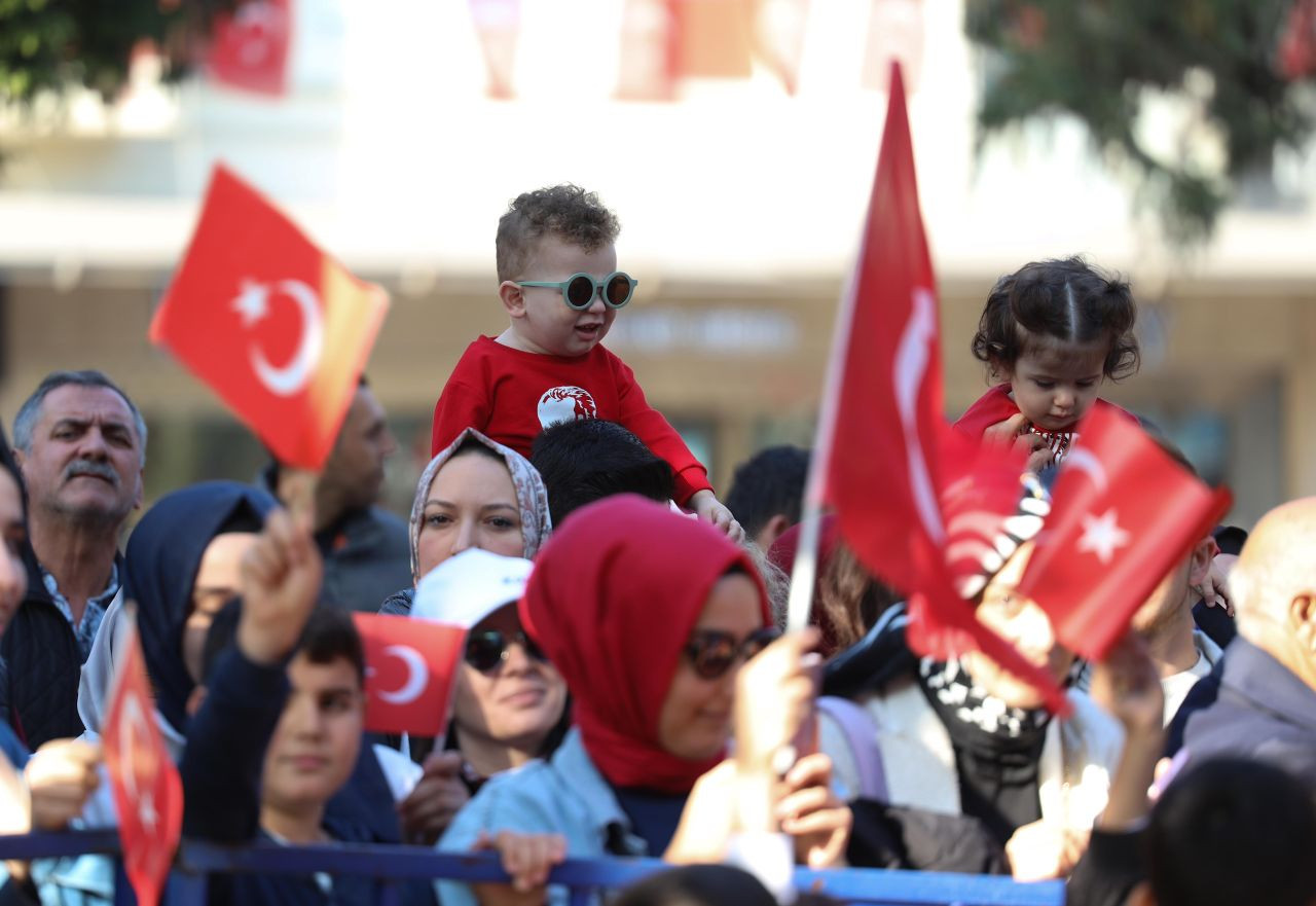 Başkan Alemdar Bulvara Sığmayan Bayram Coşkusuna Ortak Oldu: “İlelebet Nice Yüzyıllara…” - Sayfa 10