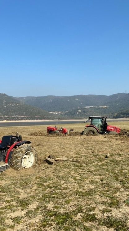 Pikniğe giden bataklığa saplandı, onları kurtarmaya gidenler de mahsur kaldı - Sayfa 1