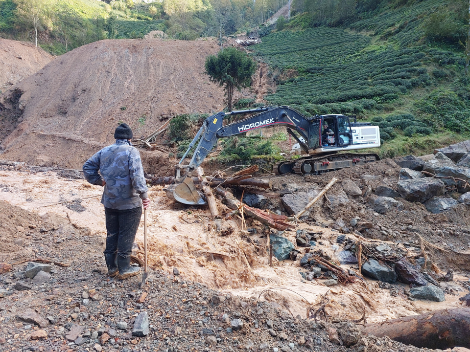 Rize'de yağmur dindi, risk azaldı, çalışmalar hız kazandı - Sayfa 1